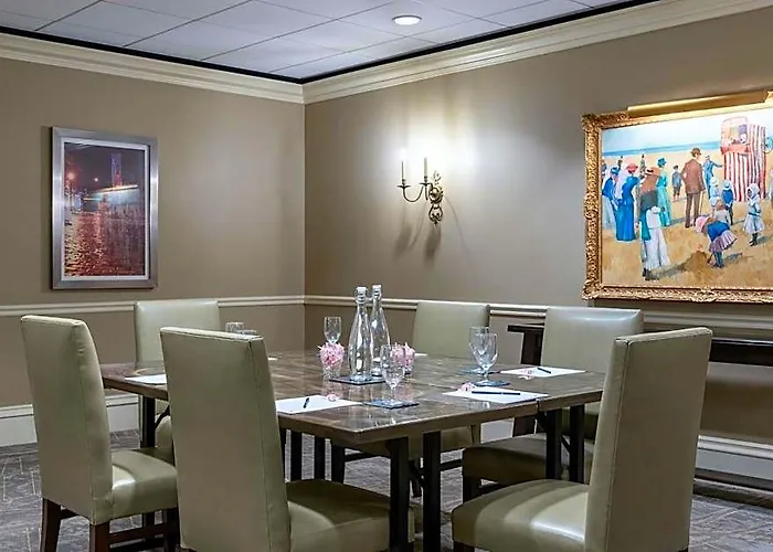 Hotel The Capital 4*